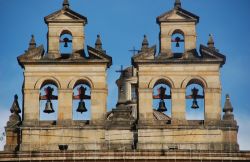 Dettaglio del campanile della Cattedrale di Bogotà, su Piazza Bolivar - © rm / Shutterstock.com