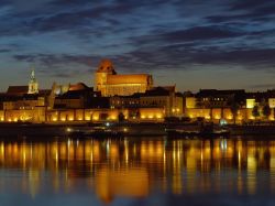 Torun, Polonia: veduta notturna - © Nightman1965 / Fotolia.com