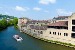 Tour in barca sul fiume Cam a Cambridge, Inghilterra - Affluente del Great Ouse, il fiume Cam collega Cambridge con il Mare del Nord a King's Lynn a circa 65 km. Nel 1702 venne fondata un'associazione ...