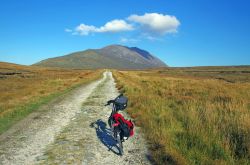 Tour in bicicletta, Achill Island - Per gli appassionati delle due ruote l'Irlanda offre percorsi naturalistici da affrontare in tutta sicurezza per andare alla scoperta delle bellezze paesaggistiche ...