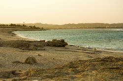 Tramonto sulla spiaggia di El Quseir. la località dell'Egitto lungo le coste del Mar Rosso - © Istomina Olena / Shutterstock.com