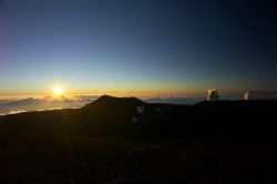 Il  profilo del Mauna Kea, sull'isola di Hawaii, nell'omonimo arcipelago del Pacifico: il vulcano è in stato di quiescenza e se lo si misura dal fondo dell'oceano raggiunge ...