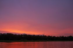 Tramonto spettacolare in Amazzonia, Brasile. Siamo sul rio Pacaya - © Wildnerdpix / Shutterstock.com