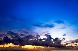 Tramonto tropicale all'isola di Phu Quoc, uno dei gioielli turistici del Vietnam - © Frank Fischbach / Shutterstock.com