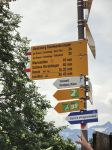 Trekking sulla Via Svizzera sul lago  dei 4 Cantoni, il percorso trandita anche a Bauen, sulla sponda di Sud-ovset del lago.