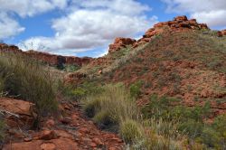 Trekking lungo il Rim Walk, Kings Canyon (Australia) ...