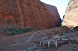 Trekking nel parco nazionale di Uluru - Kata Tjuta in Ausralia: ci troviamo nella Valle dei Venti, una delle passeggiate più belle dei Monti Olgas