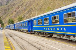 Stazione di Ollantaytambo, Perù - Ai piedi di questa fortezza inca, il cui nome siginifica Locanda di Ollantay (nome di un guerriero), sorge una cittadina da cui parte il treno che porta ...