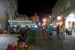 Tropea di notte: passeggiata nel centro storico del borgo calabro