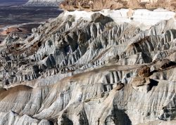 Turkmenistan nel deserto  il Canyon di Yangikala - Foto di Giulio Badini< / I Viaggi di Maurizio Levi