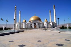 Turkmenistan, la  moschea Turkmenbashi Ruhy ad Ashgabad - Foto di Giulio Badini / I Viaggi di Maurizio Levi