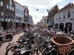 Un mare di biciclette a Gouda, Olanda