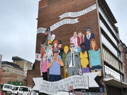 Un fumetto contro l'Aids uno dei tanti murales in centro a Bruxelles, in Belgio - © josefkubes / Shutterstock.com 