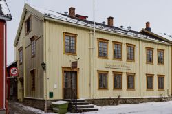 Una casa di legno a Roros, la città mineraria Norvegia, patrimonio UNESCO - © Boudewijn Sluijk / Shutterstock.com