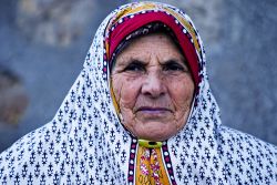 Una tipica donna turca, fotografate lungo le ...