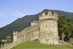 Uno dei Castelli di Bellinzona 8Canton Ticino), Patrimonio UNESCO della Svizzera - © Alexandre Arocas / Shutterstock.com
