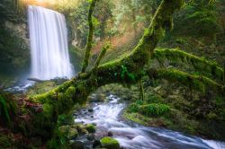 Upper bride Veil, la bella cascata del fiume fiume Columbia nei ressi di Portland in Oregon
