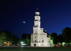 Il vecchio Municipio di Kaunas (Lituania) fotografato ...