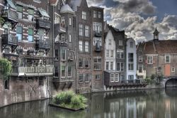 Vecchio canale nello storico porto di Rotterdam, chiamato Delfshaven, in Olanda - © jan kranendonk / Shutterstock.com