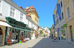 Via del centro di Baden bei Wien in Austria - © Tatiana Volgutova / Shutterstock.com 