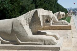 Viale di ingresso al Mausoleo di Ataturk, il famoso Anit Kabir di Ankara, in  Turchia - © GONUL KOKAL / Shutterstock.com