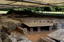 Resti archeologici di Villa Romana, Desenzano del Garda - A Borgo Regio, in pieno centro storico, si può ammirare ciò che rimane di Villa Romana, una delle più belle residenze ...