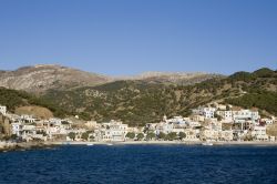 Il Villaggio di Diafani si trova sulla costa nord-orientale di Karpathos, l'isola dell'arcipelago del Dodecaneso, in Grecia - © baldovina / Shutterstock.com
