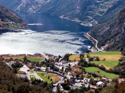 Villaggio di Geiranger e fiordo UNESCO Norvegia.