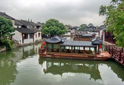 Il Villaggio fluviale di Tongli, sul delta dello ...