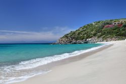 Villasimius è una delle spiagge più conosciute di tutta la Sardegna - © Tramont_ana / Shutterstock.com