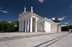 Nel centro di Vilnius domina la Cattedrale di ...