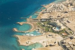 Vista aerea di Hurghada, la perla della costa del Mar Rosso, in Egitto - © Sergei Butorin / Shutterstock.com