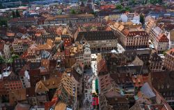 Vista aerea di Strasburgo, Francia - Una bella immagine che ritrae Strasburgo, crocevia dell'Europa continentale. Decisamente cosmopolita, questo centro del Basso Reno è una vivace ...