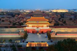 Foto notturna della Pagoda nella Citta Proibita, Pechino - Con i 72 ettari di superficie ricoperti, la Città Proibita è il più grande complesso di palazzi esistente al mondo. ...