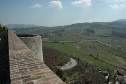 Vista del Montefeltro dal borgo di San Leo