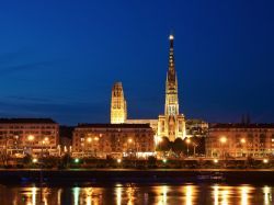 Vista notturna della Senna e della magica Cattedrale di Rouen. La città si trova in Alta Normandia, nord della Francia  - © atref / Shutterstock.com