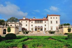 Giardino del Vizcaya Museum a Miami: ispirati allo stile settecentesco ed ottocentesco europeo, sono considerati tra i più belli e sofisticati degli Stati Uniti.  È caratterizzato ...
