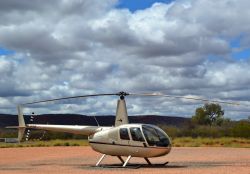 Volo panoramico in elicottero al Kings Canyon, Australia - Se siete intenzionati a compiere un volo panoramico in elicottero, il campo di volo si trova presso la Kings Creek Station. Da qui, ...