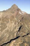 Volo turistico attorno al Monte Kenya. E' il secondo vulcano dell'Africa per altezza, 5199 metrisuperato unicamente dal monte Kilimangiaro - © spirit of america / Shutterstock.com ...