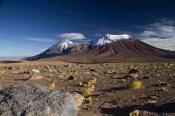 Il Vulcano Licancabur in Cile: si trova ad est di San pedro Atacama e raggiunge la ragguardevole altezza di 5.920 metri sul livello del mare. E' uno stratovulcano, ed alle sue spalle si ...