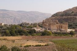 La vallata di Wadi Al Seer, ad ovest amman, e le rovine di Iraq Al Amir Giordania - © Ahmad A Atwah / Shutterstock.com