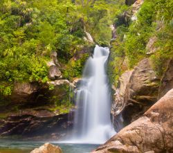 Wanui Falls, le splendide cascate dell'Abel Tasman National Park in Nuova Zelanda - © CreativeNature.nl / Shutterstock.com