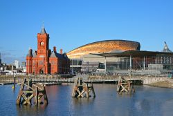 Waterfront Cardiff, l'originale Skyline della capitale del Galles - © tazzymoto / Shutterstock.com