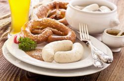 Wurstel bianco piatto tipico della Baviera, da ...