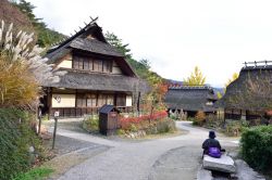 Un villaggio tradizionale giapponese nella Prefettura di Yamanashi in Giappone, Ci troviamo a Iyashi No Sato  - © NorGal / Shutterstock.com 
