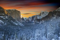 Yosemite National Park: la magia dell'inverno al tramonto - © somchaij / Shutterstock.com
