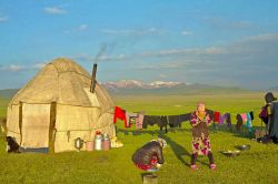 Yurta di popolazioni nomadi nel Kirghizistan - Foto di Giulio Badini, I Viaggi di Maurizio Levi