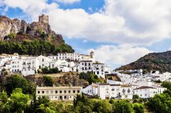 Zahara de la Sierra il borgo tipico della'Andalusia in Spagna - © Marques Shutterstock.com