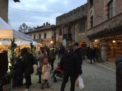 A passeggio tra i Mercatini di Natale a Grazzano Visconti in Emilia - ©  Natale a Grazzano Visconti