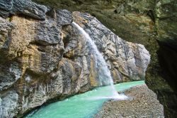 Aare Gorge - Aareschlucht, Bernese Oberland, Svizzera: si tratta di un tratto del fiume Aare che taglia una cresta calcarea vicino alla città di Meiringen.



